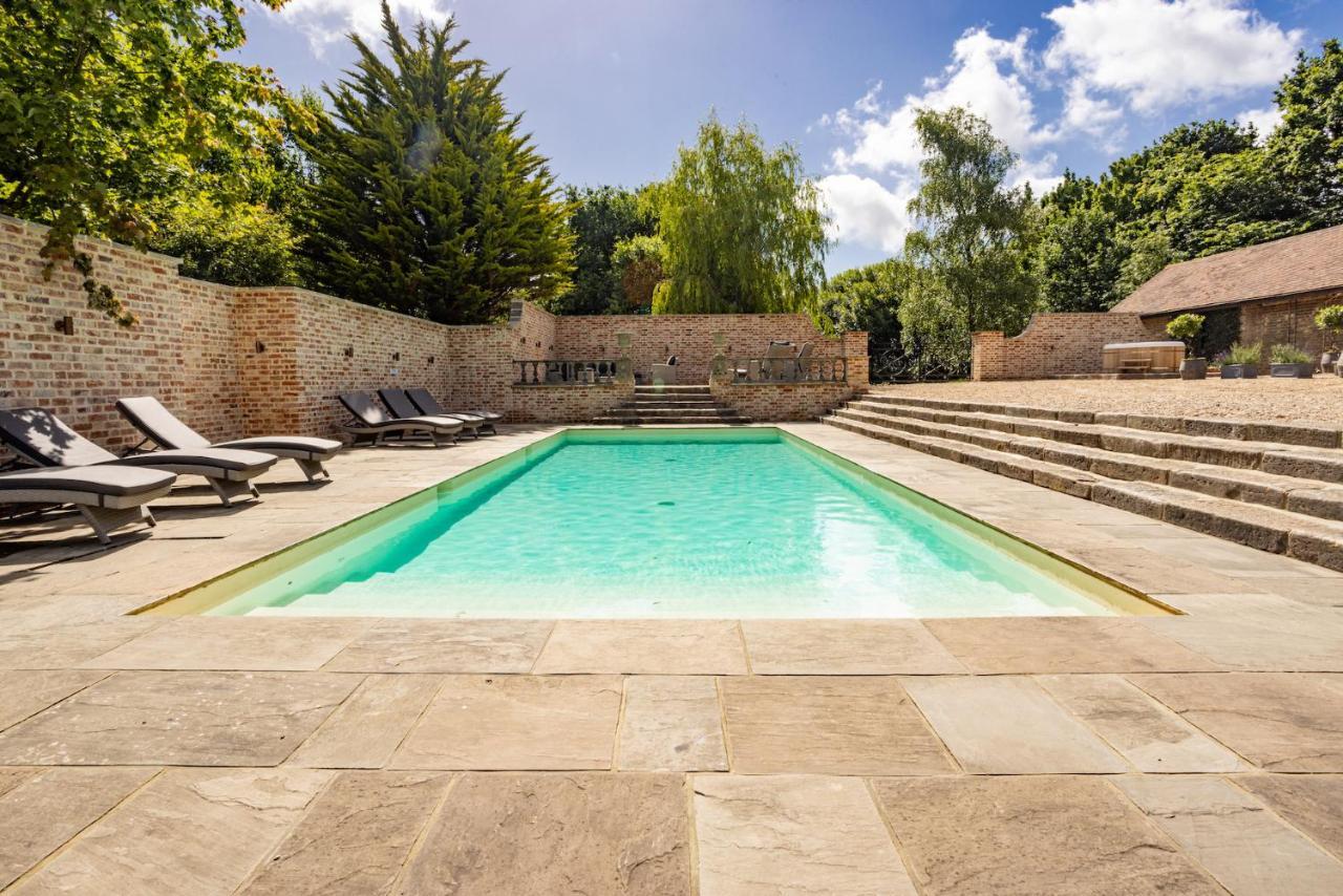 Eastwood Observatory: 12 Bedrooms, Swimming Pool And Tennis Court Хейлшем Экстерьер фото